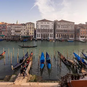 Apartment Design With Balcony On The Grand Canal R&r, Venice